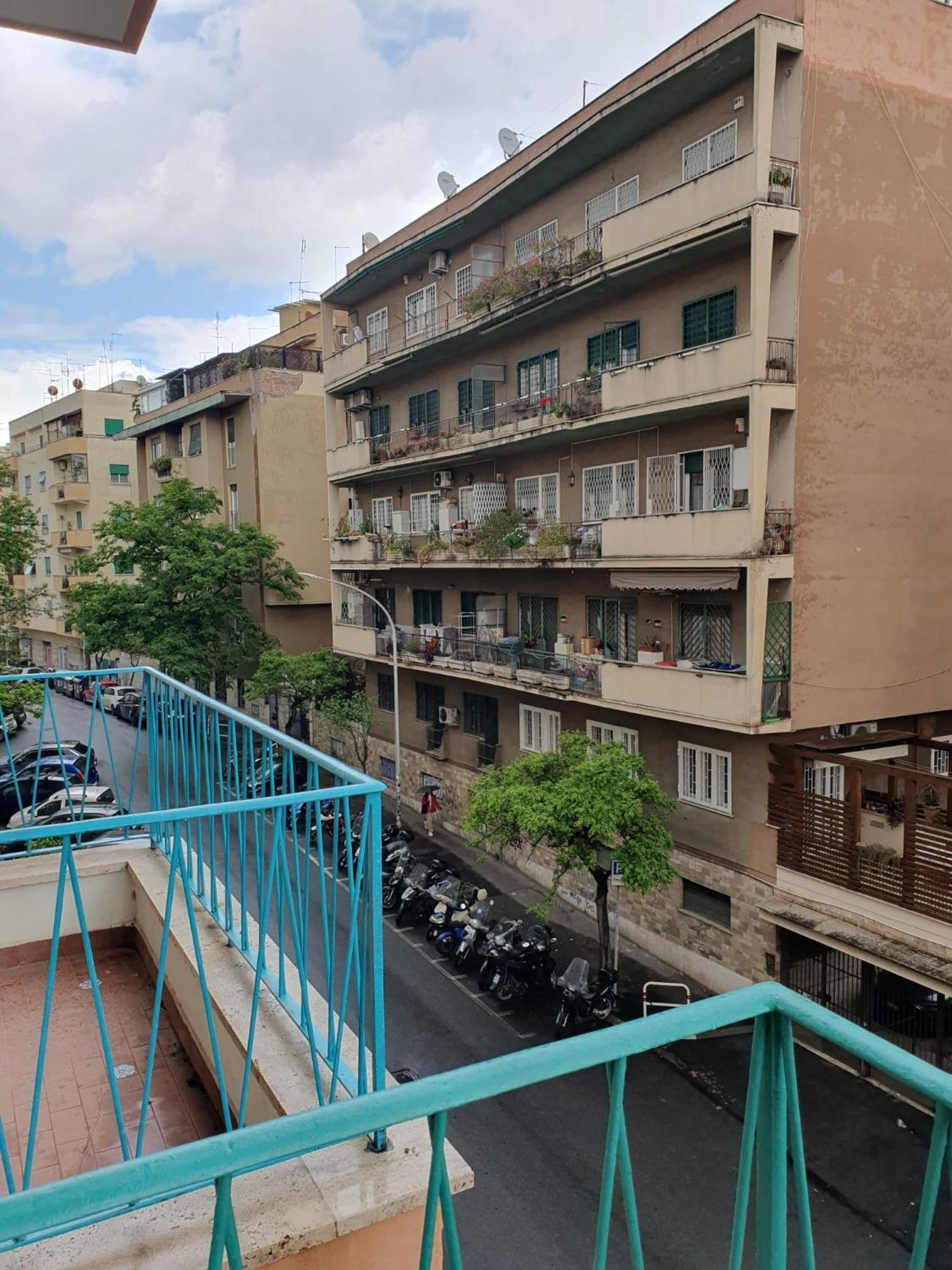 Casakico Elegante 2-bdr Metro 10 Min Colosseo Apartamento